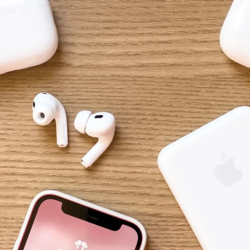 Apple sẽ bắt đầu sản xuất hàng loạt AirPods có camera vào năm 2026